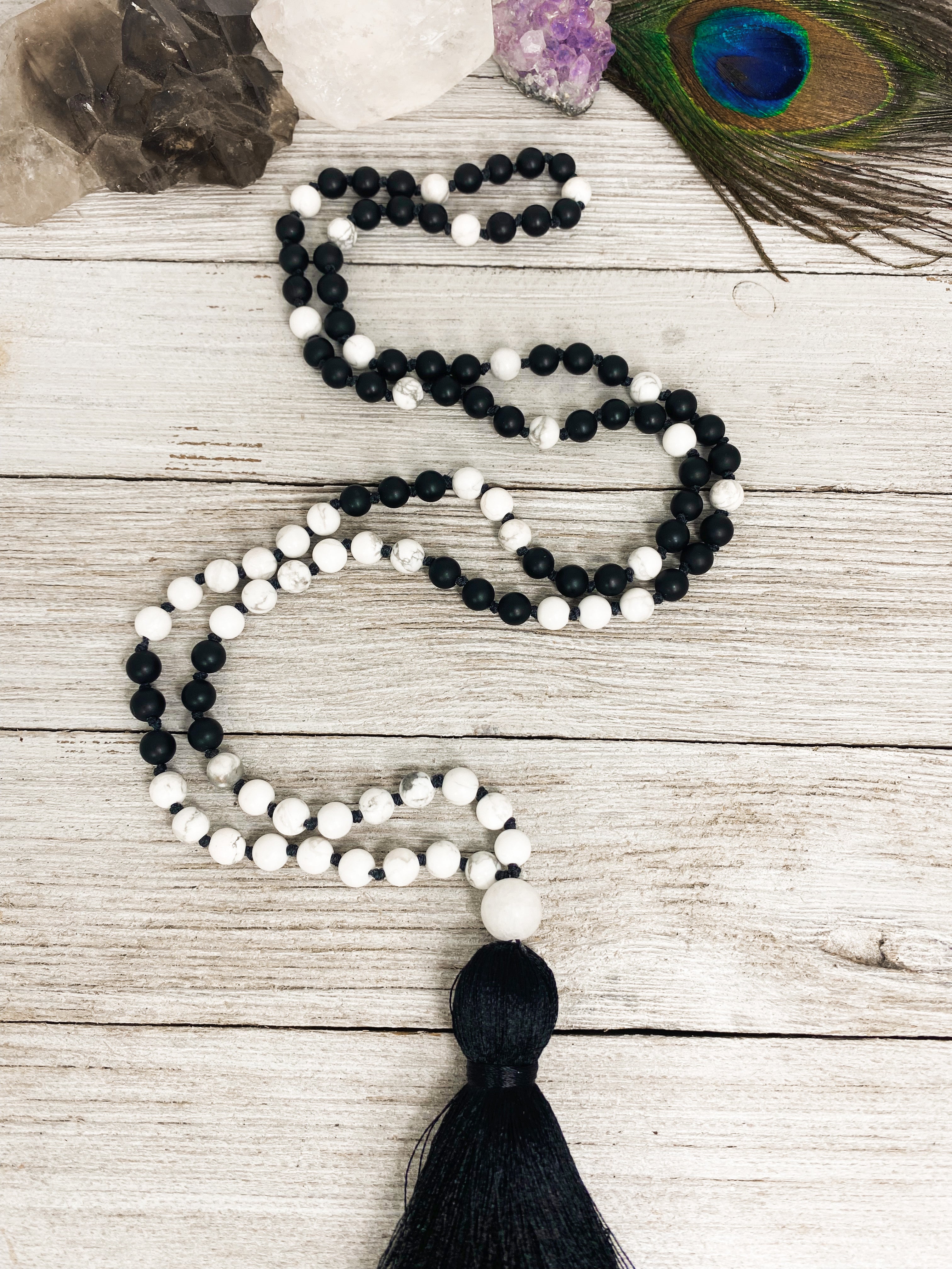 Howlite / Onyx Mala
