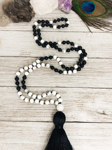 Howlite / Onyx Mala