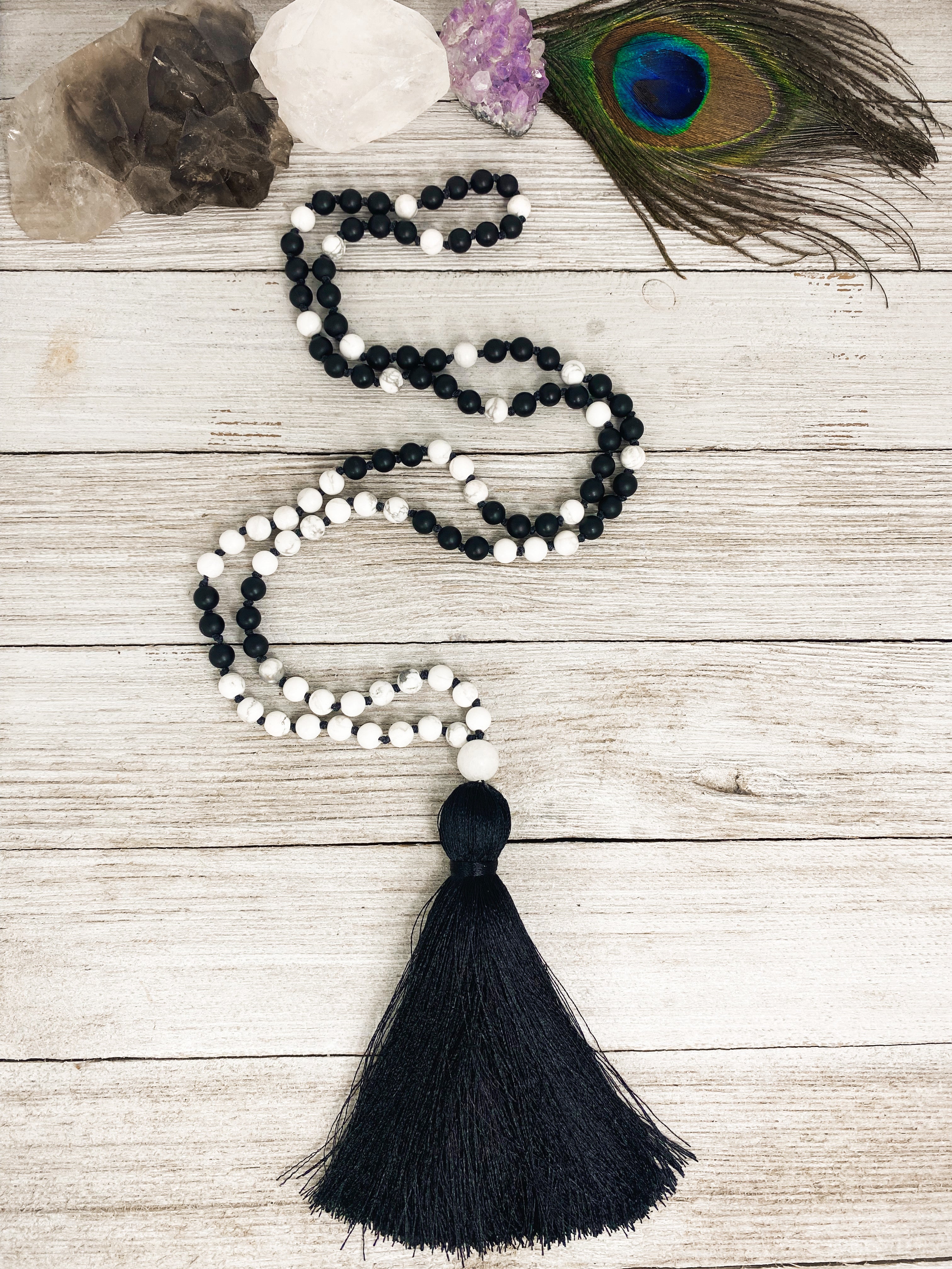 Howlite / Onyx Mala