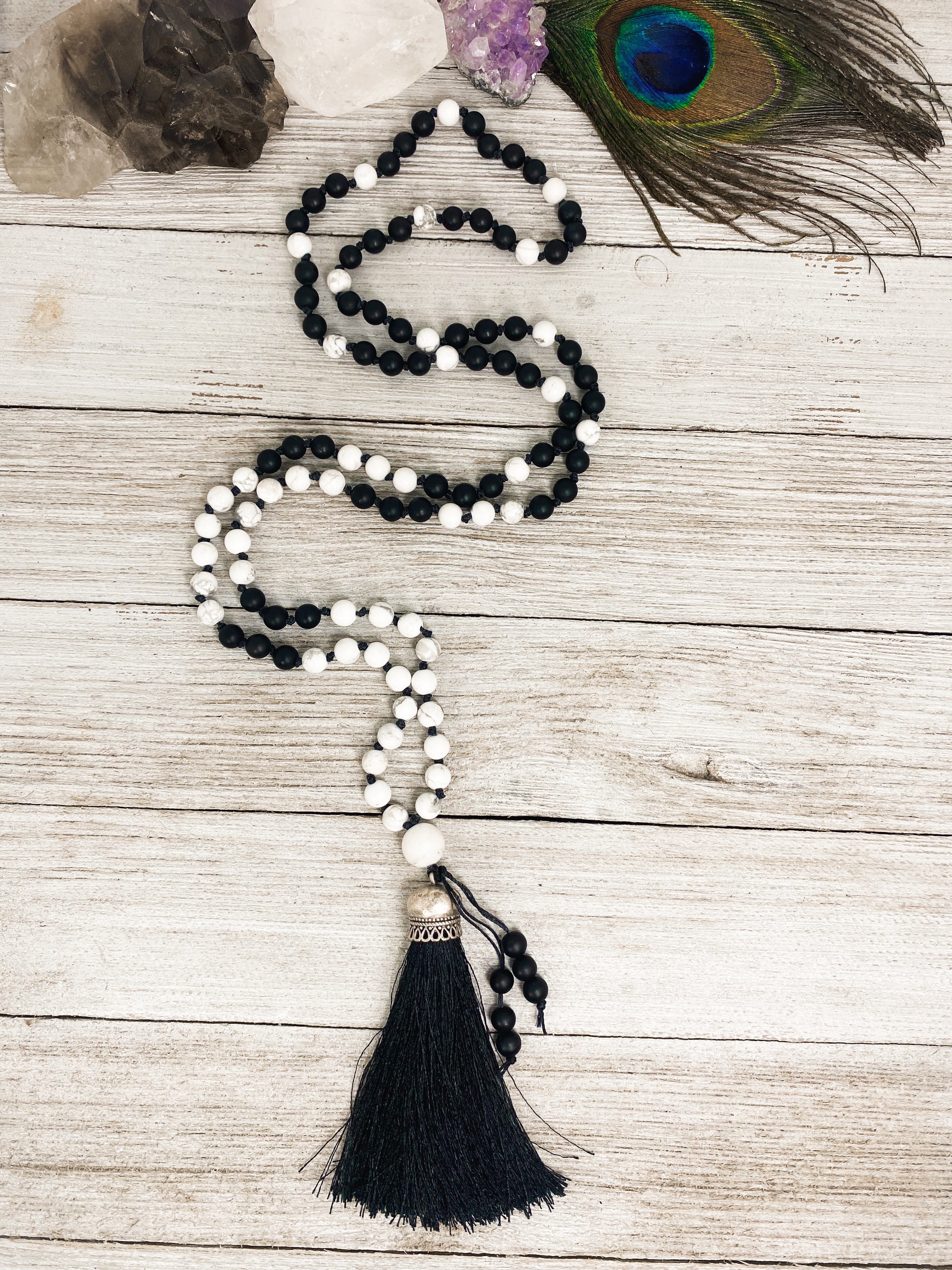 Howlite / Onyx Mala