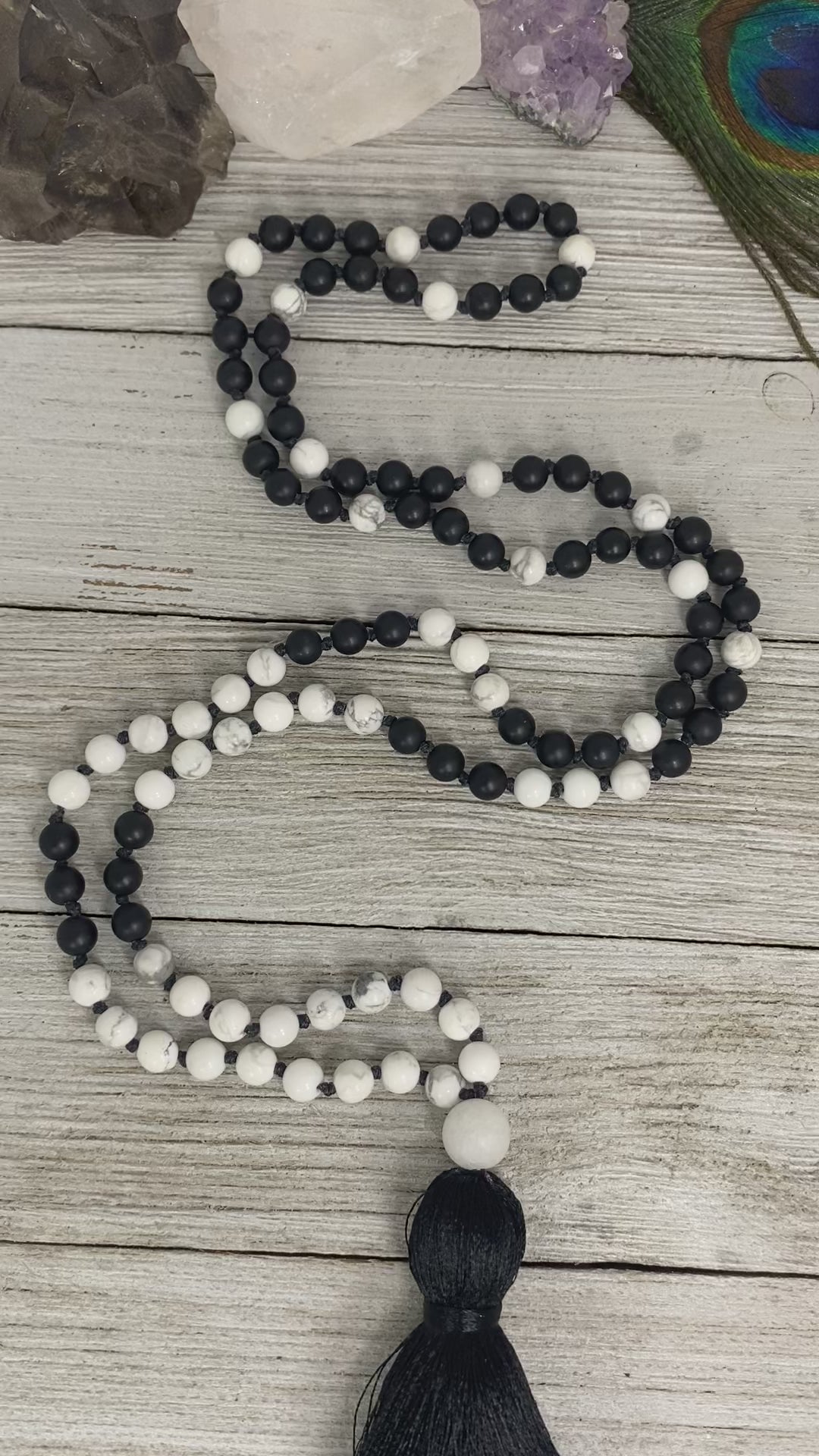 Howlite / Onyx Mala