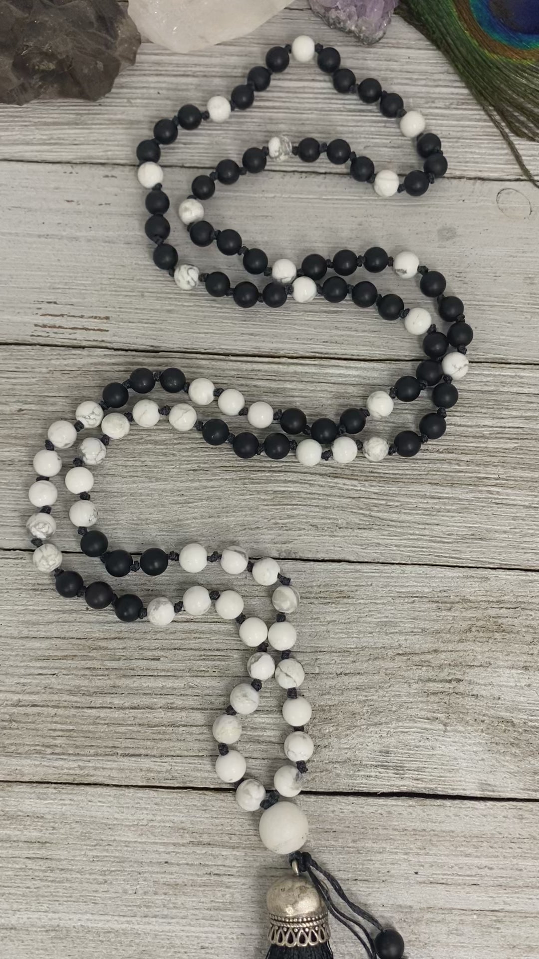 Howlite / Onyx Mala